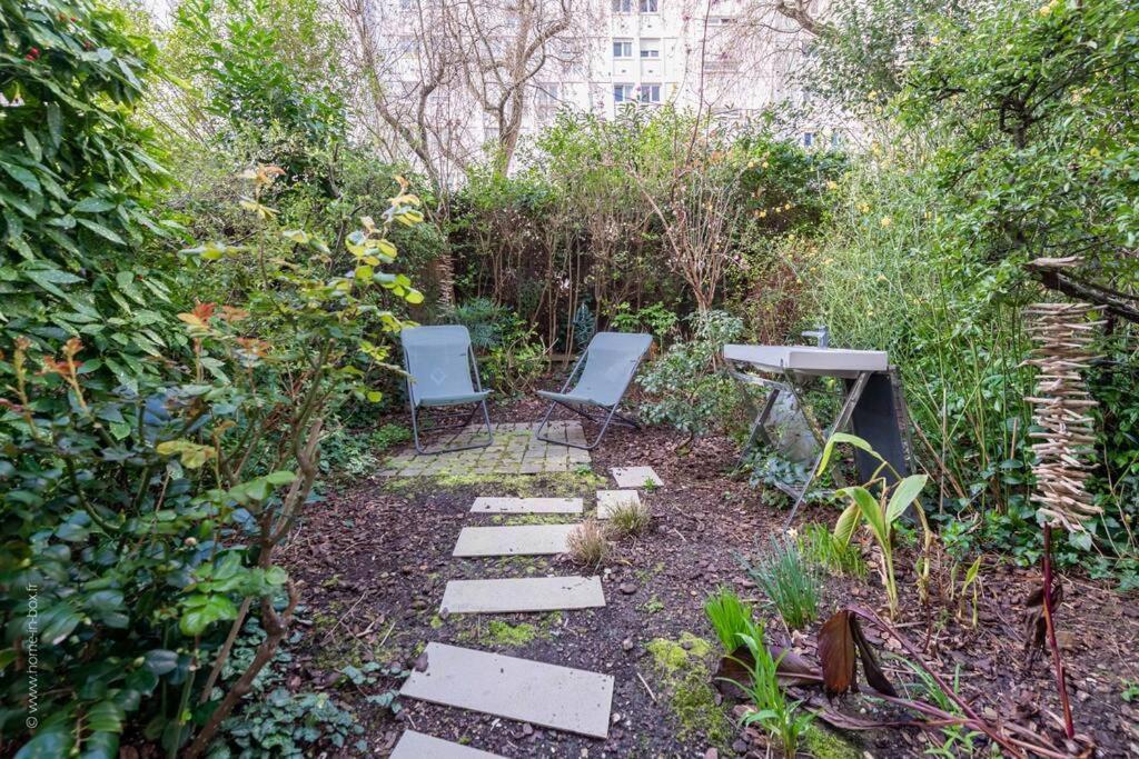 Cozy With Private Garden Buttes Chaumont Apartment Paris